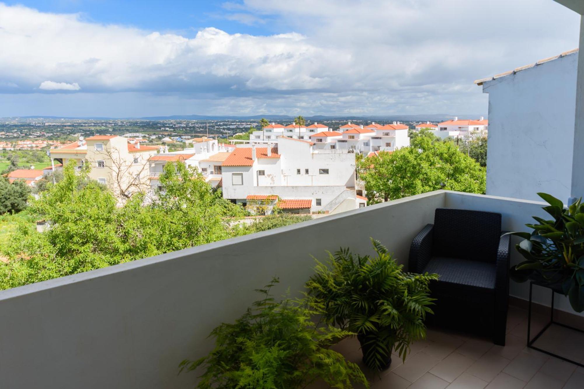 Hillside Studio With Sea View & Fibre Internet Albufeira Luaran gambar