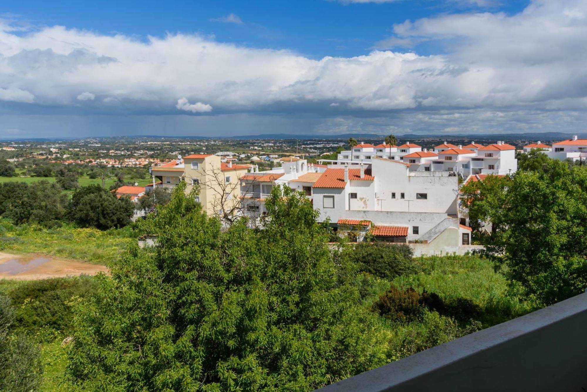 Hillside Studio With Sea View & Fibre Internet Albufeira Luaran gambar