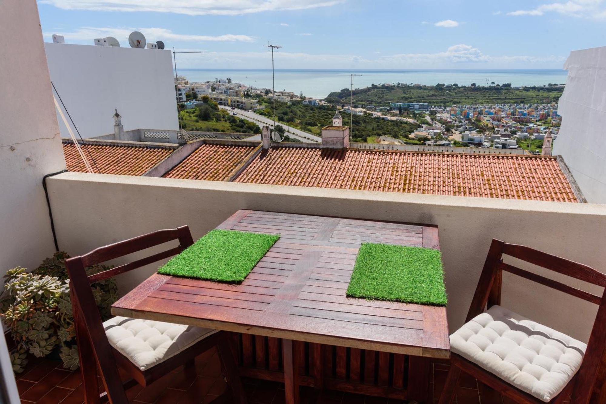 Hillside Studio With Sea View & Fibre Internet Albufeira Luaran gambar